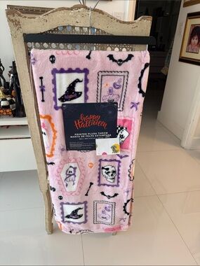 Happy Halloween Pink/White/Black Skulls/Ghosts/Bats/Bows Plush Throw Blanket